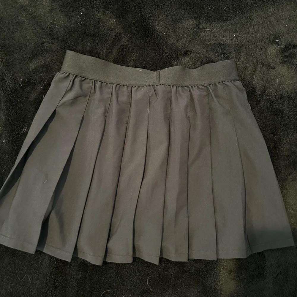 ALO Yoga Black Pleated Mini Skort Size XS - Picture 2 of 3